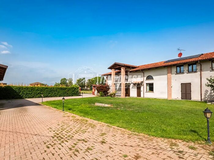 Casa con 6 locali in vendita in Via San Ciriaco, Genola