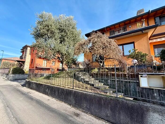 Casa con 5 locali in vendita in Via Trento, Scanzorosciate