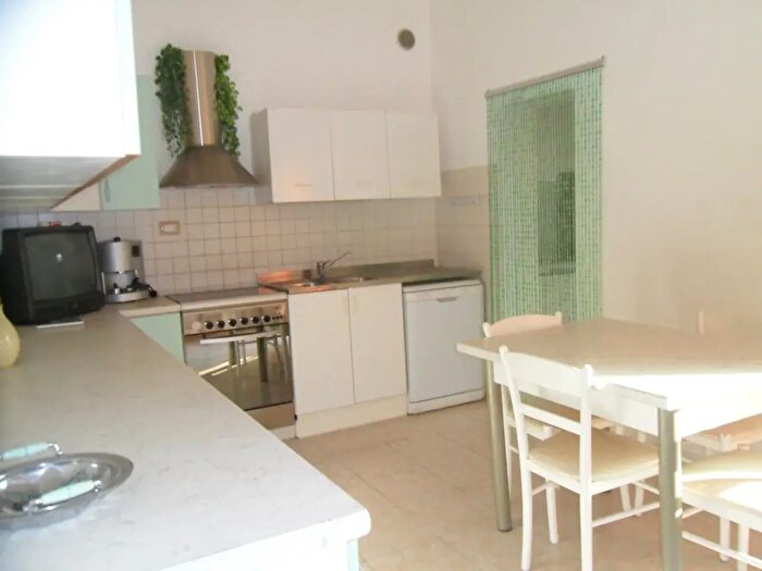 Casa con 5 locali in affitto in Via Regina Elena, Civitanova Marche