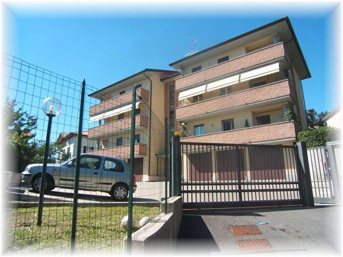Appartamento trilocale in affitto in Via Raimondi, Centro, San Fermo della Battaglia