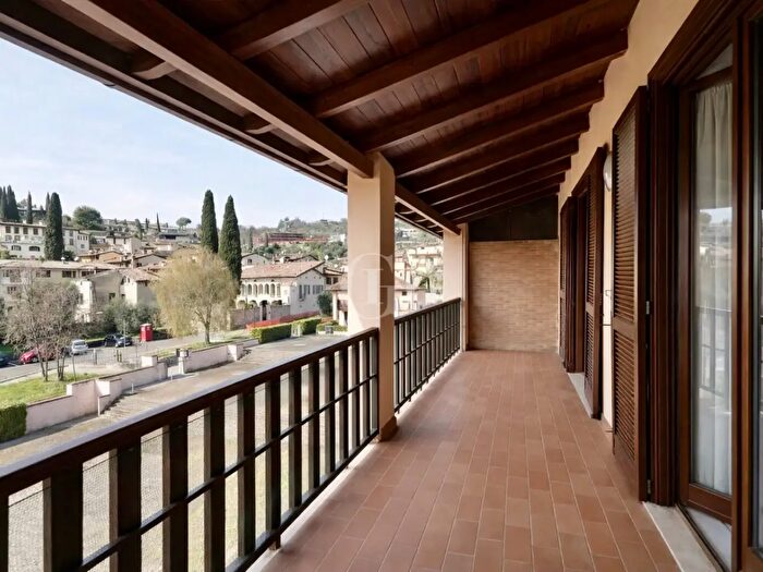 Appartamento trilocale in vendita in Via Fratelli Beretta, Padenghe Sul Garda