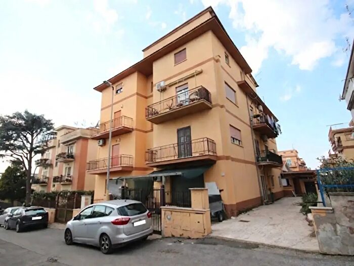 Appartamento trilocale in vendita in Via delle Driadi, Roma