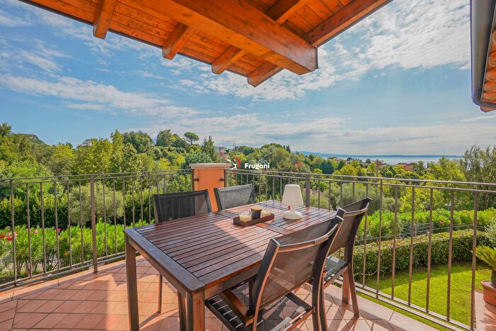 Appartamento trilocale in vendita in Via Pascoli, Manerba Del Garda