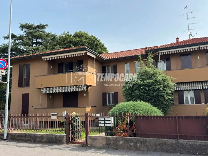 Appartamento trilocale in vendita in Via Liguria, Inveruno