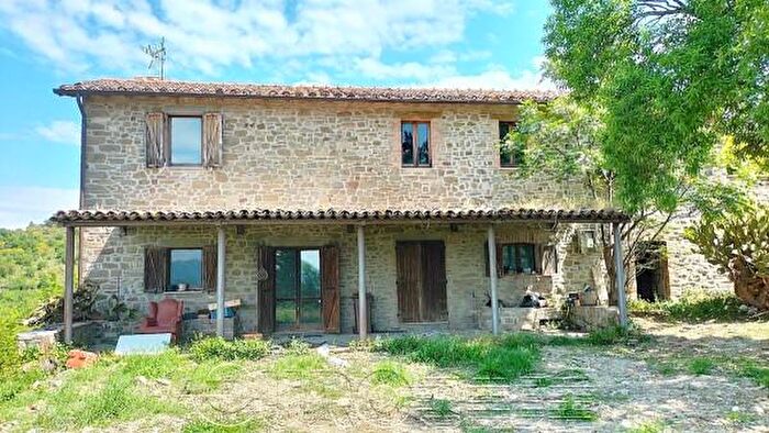 Casa con 6 locali in vendita in Strada Provinciale di Montelovesco, Gubbio
