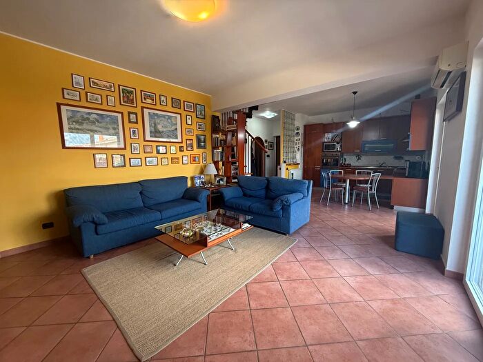 Appartamento quadrilocale in vendita in Via Maurolico, Valdina