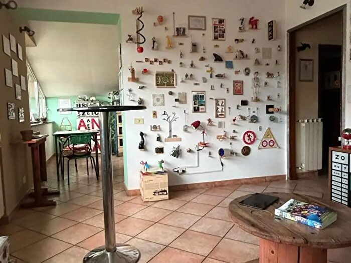 Appartamento trilocale in vendita in Via Vittorio Veneto, Olevano Romano