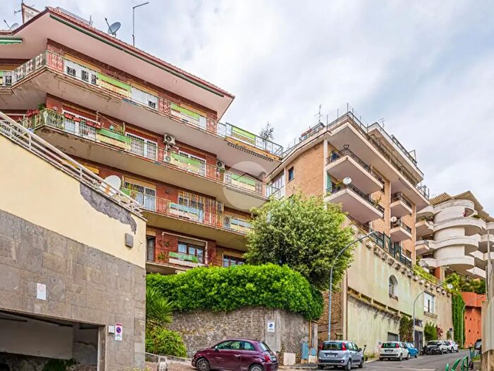 Appartamento trilocale in vendita in Via Romeo Romei, Roma