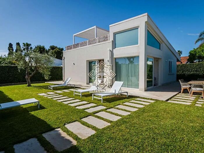 Casa con 5 locali in vendita in Via del Galeone Snc, Siracusa