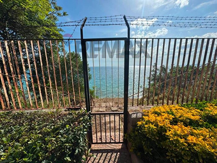 Appartamento con 5 locali in affitto in Italia Montegranaro, Taranto