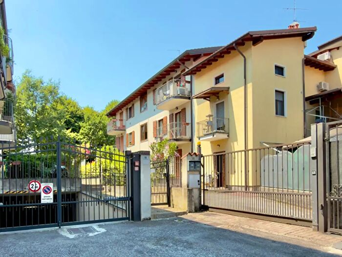 Appartamento trilocale in vendita in Via Giuseppe Verdi, San Zeno Naviglio