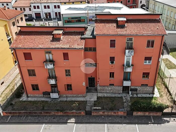 Appartamento con 5 locali in vendita in Via Altichiero da Zevio, Zevio