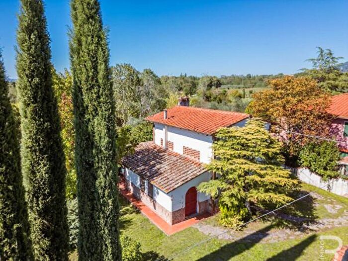 Casa con 6 locali in vendita in Strada Provinciale Ponte MatassinoReggello, Reggello