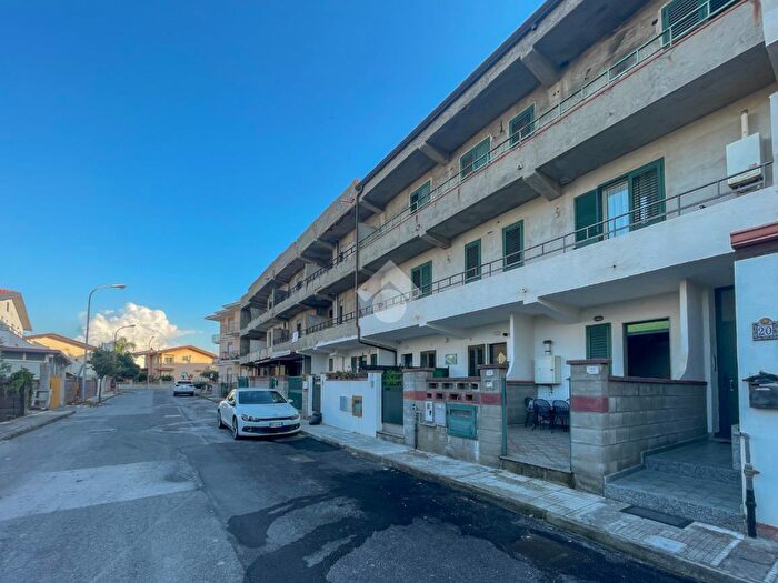 Appartamento bilocale in vendita in Piazza Papa Giovanni XXIII, Oliveri