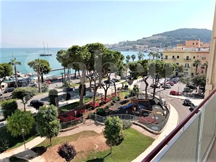 Appartamento bilocale in affitto in Piazza delle Sirene, Gaeta