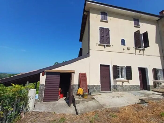 Casa quadrilocale in vendita in Montu Beccaria