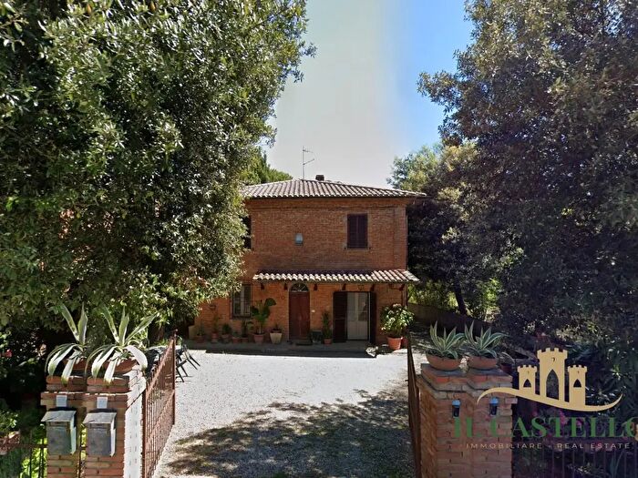Casa quadrilocale in vendita in Strada Provinciale di Petrignano del Lago, Castiglione Del Lago