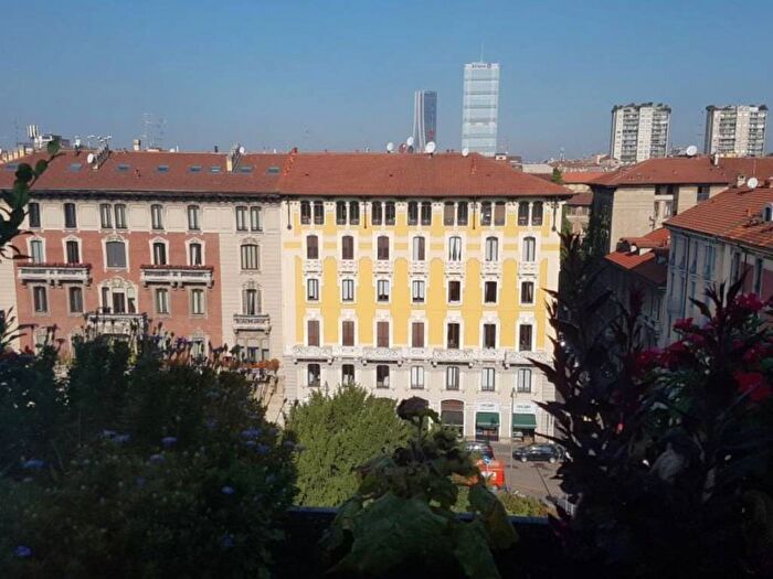 Casa bilocale in affitto in Piazza Giovine Italia, Vincenzo Monti, Milano