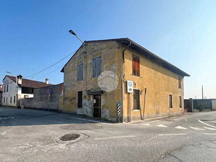 Casa quadrilocale in vendita in Via N Sauro, Trenzano