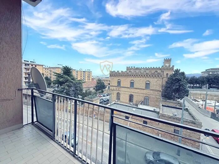 Appartamento trilocale in vendita in Via Salomone, Chieti