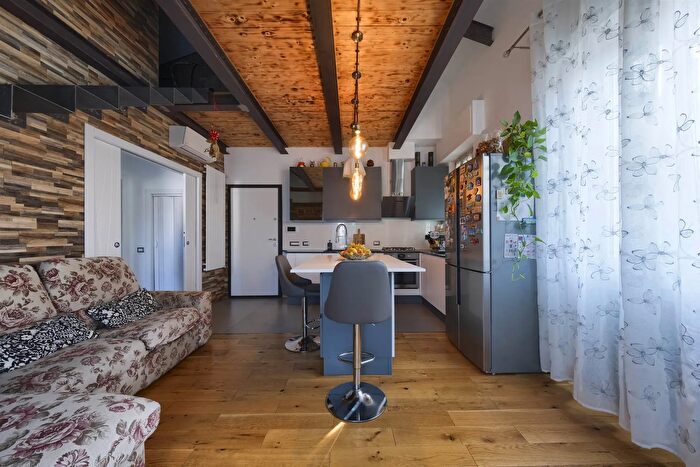 Appartamento con 5 locali in vendita in Firenze