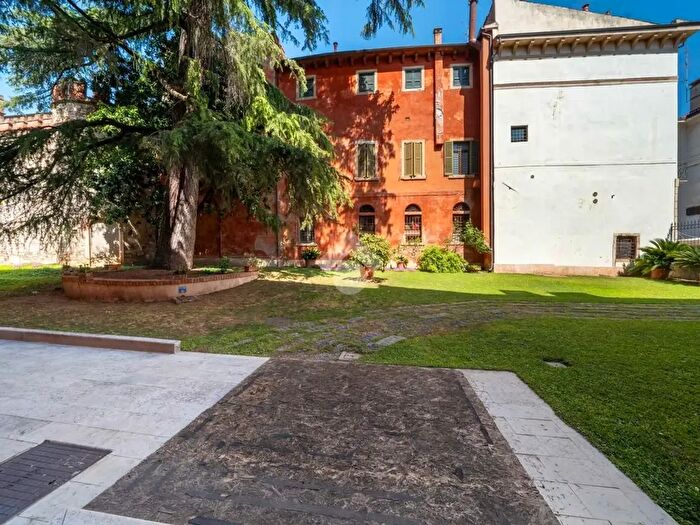 Appartamento monolocale in vendita in Via Ponte Pietra, Verona