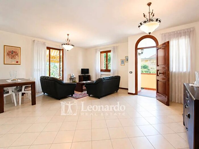 Casa con 8 locali in vendita in Via delle Acacie, Viareggio