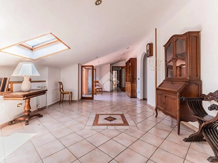 Appartamento con 5 locali in vendita in Via Claudia, Bracciano