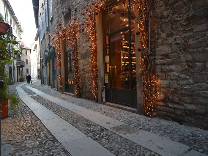 Appartamento bilocale in vendita in Via Vitani, Como