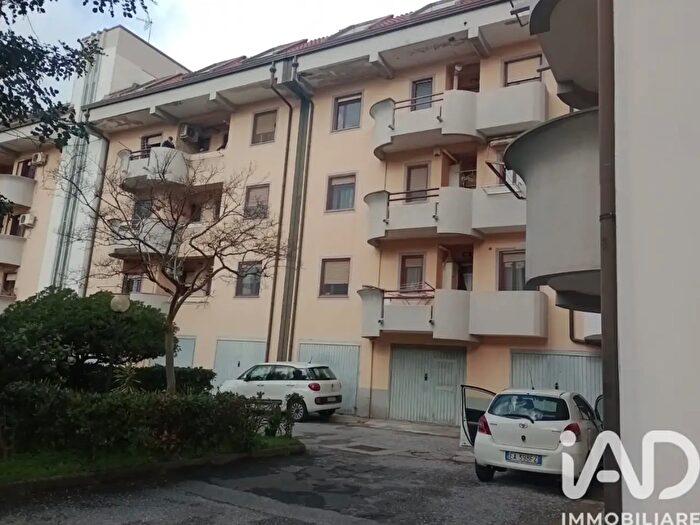 Appartamento con 9 locali in vendita in Via Senatore Perugini N, Lamezia Terme