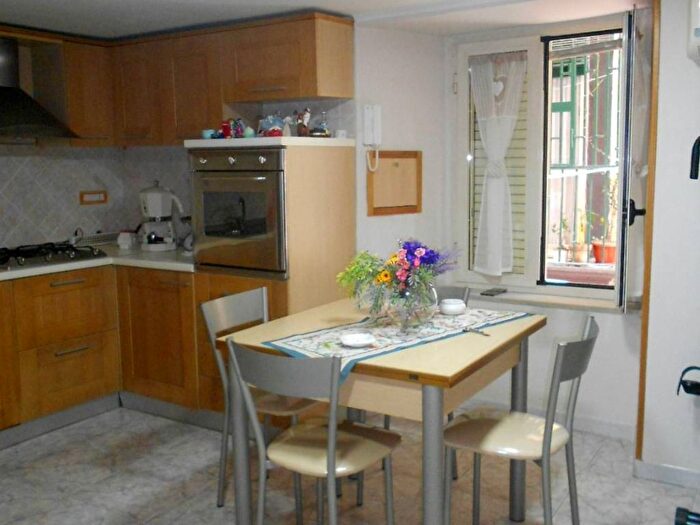 Appartamento bilocale in affitto in Vico Olivella, Monte Santo, Napoli