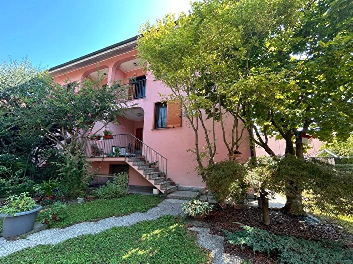 Casa quadrilocale in vendita in Via Don Giulio Spada Cambiago, Cambiago