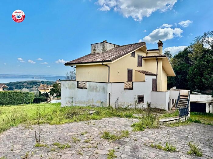 Casa con 7 locali in vendita in Via Santa Lucia, Bracciano