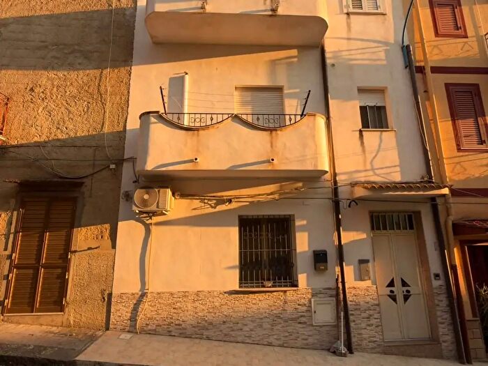 Casa quadrilocale in vendita in Via Giovanni da Procida, Ribera