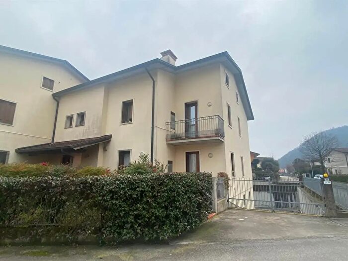 Appartamento con 6 locali in vendita in Via Monte Lungo, Arcugnano