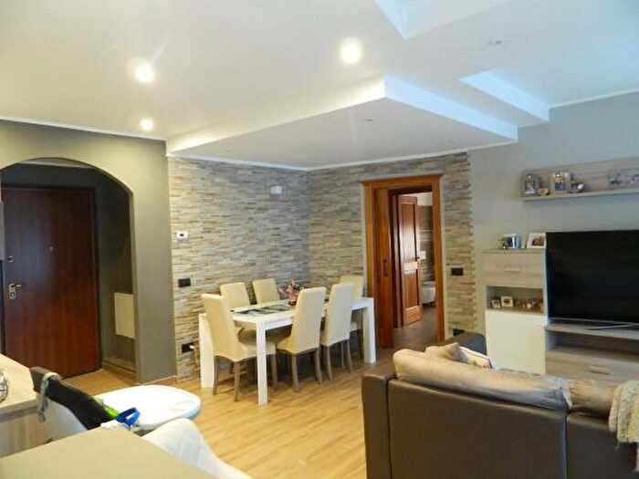 Appartamento trilocale in vendita in Via Ferrabosco, Laino