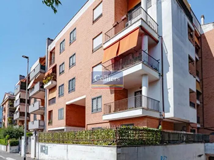 Appartamento trilocale in vendita in Via Arnaldo Ginna, Roma