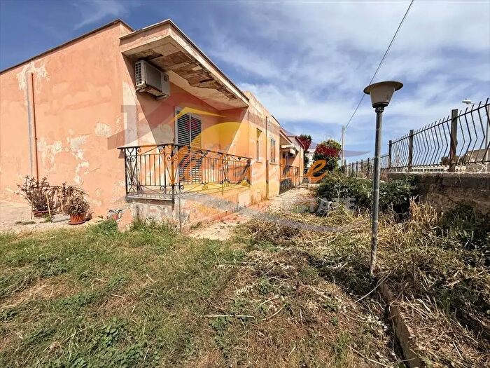 Casa con 6 locali in vendita in Viale Edoardo Garrone, Melilli