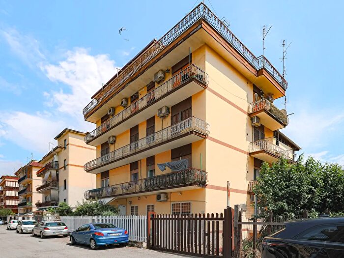 Appartamento quadrilocale in vendita in Via Anchise, Roma