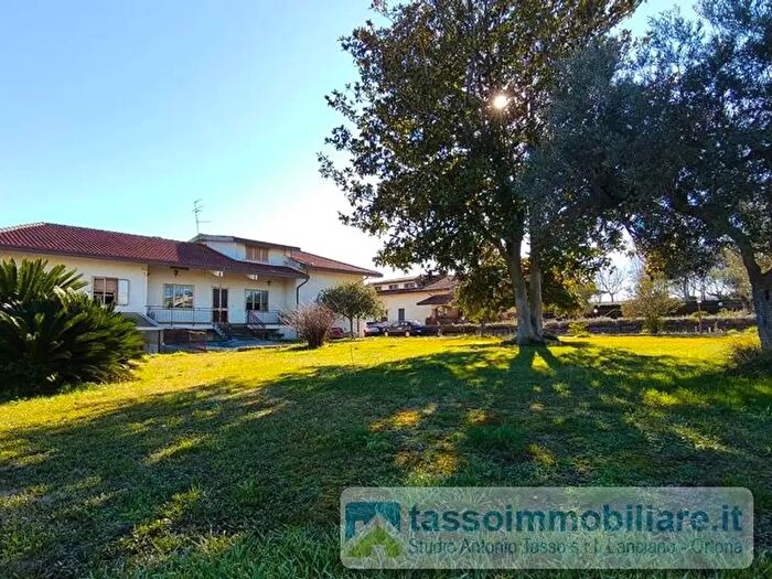 Casa con 11 locali in vendita in Strada Statale, Ortona