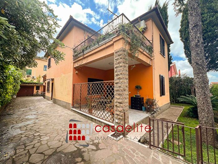 Appartamento bilocale in affitto in Via Atimeto, Quarto Miglio, Roma