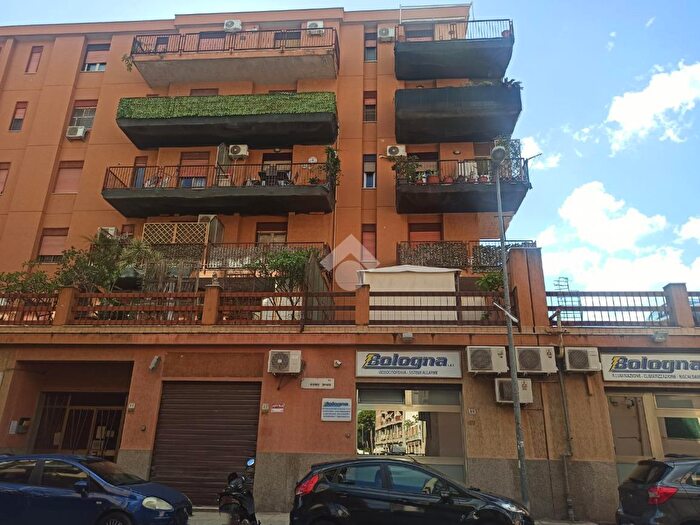 Appartamento quadrilocale in vendita in Via Aloisio Juvara, Palermo