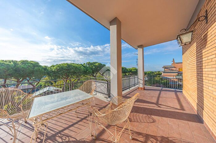 Appartamento con 5 locali in vendita in Via Nomentana, Roma