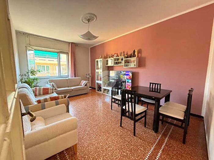 Appartamento con 5 locali in vendita in Via Federico Avio, Genova