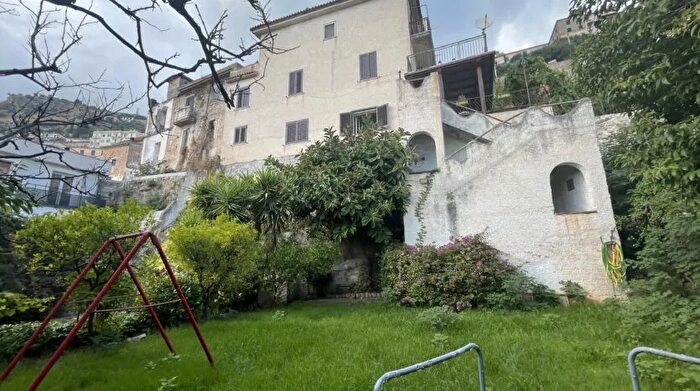 Appartamento con 7 locali in vendita in Via Europa Monte San Biagio Monte San Biagio, Monte San Biagio