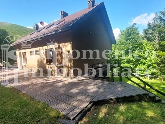 Casa quadrilocale in vendita in Castiglione Di Garfagnana