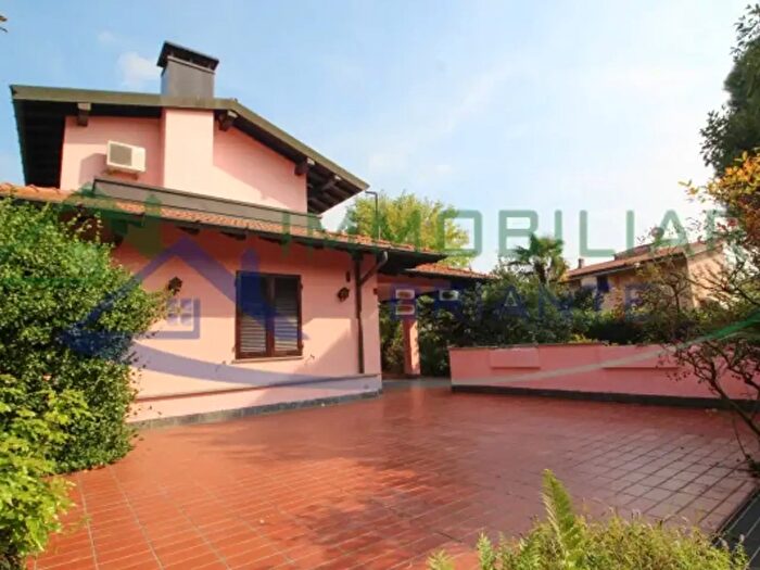 Casa quadrilocale in vendita in Via Cesare Correnti, Gallarate
