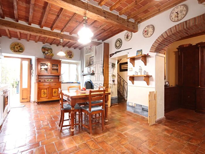 Casa con 6 locali in vendita in Via di Mugnano, Lucca