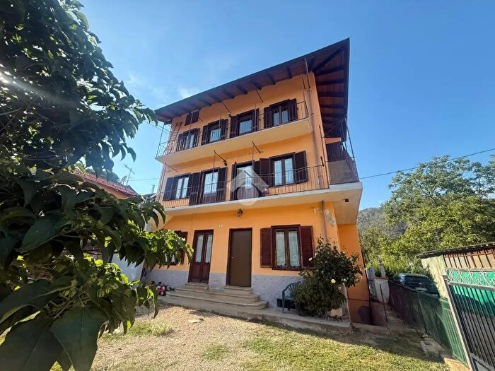 Casa con 7 locali in vendita in Frazione Pian Bausano, Germagnano