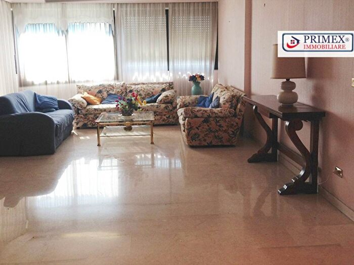 Appartamento con 5 locali in affitto in Viale Londra, Rinnovamento, Roma